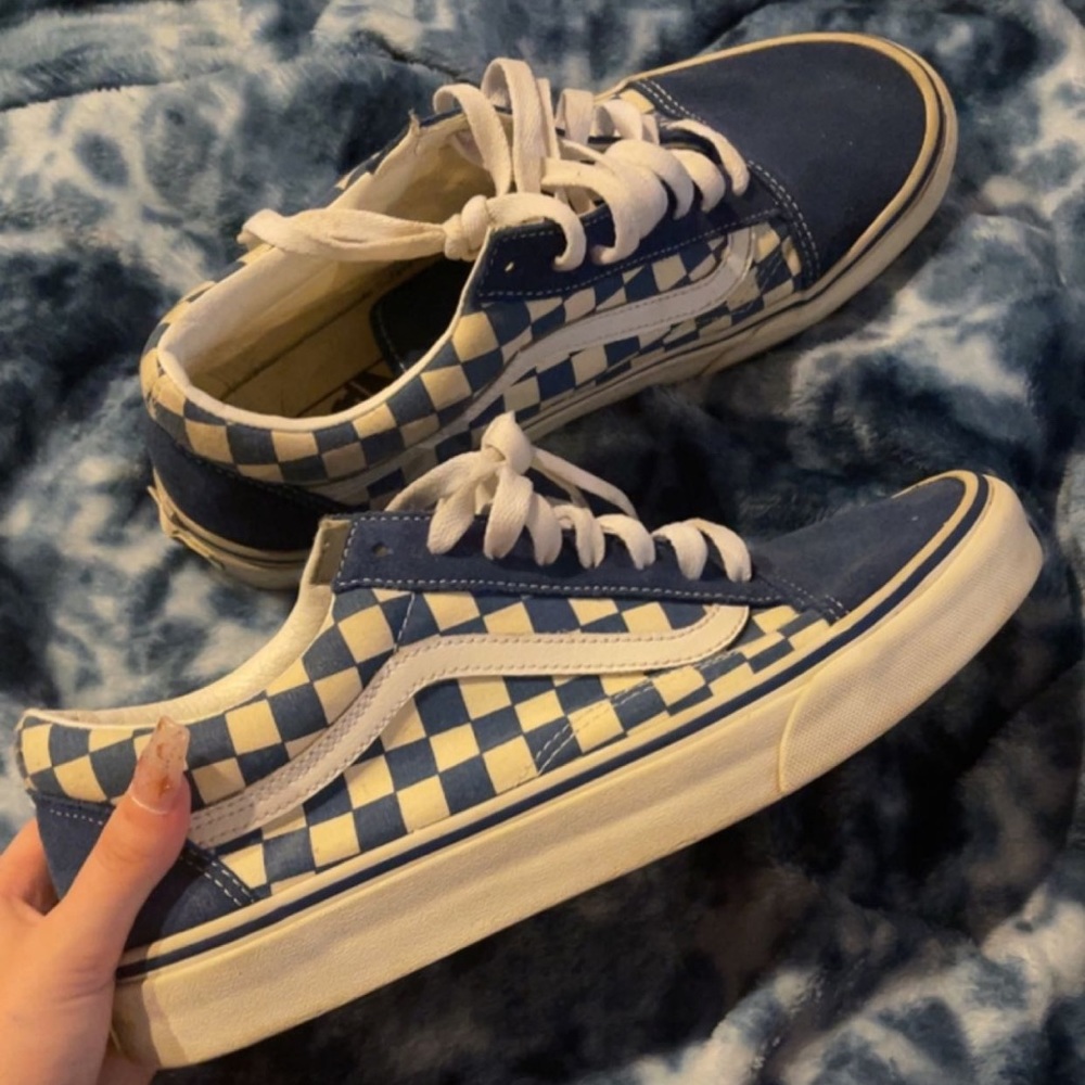 MENS SIZE 9 WOMENS 10.5